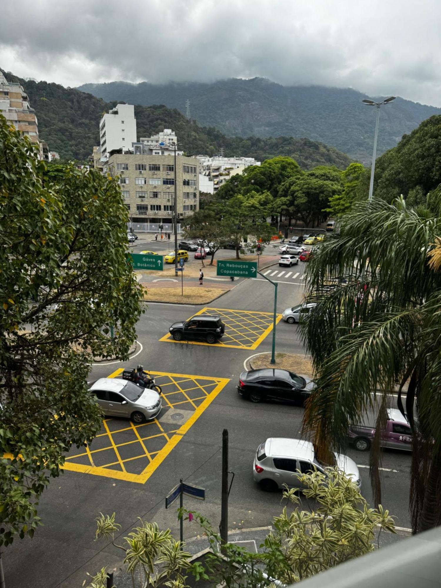 Duplex Leblon Com Garagem Vista Cristo - 2 Quartos * Rio de Janeiro